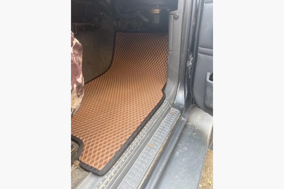 Nissan Patrol Y60 1988–1997 Tapis de sol EVA (rouge brique) 2 Pièces (Avant) Photo 5