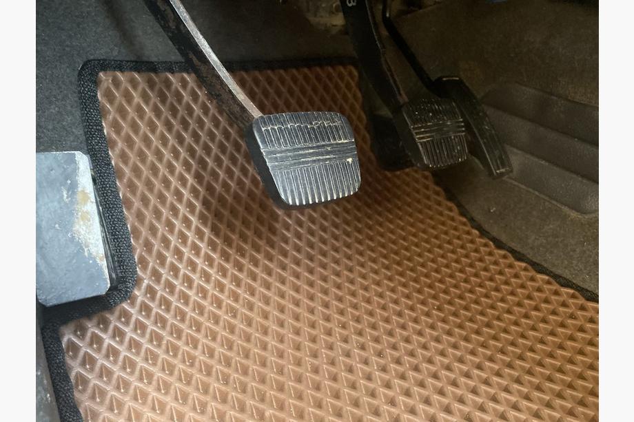 Nissan Patrol Y60 1988–1997 Tapis de sol EVA (rouge brique) 2 Pièces (Avant) Photo 8