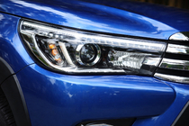 Toyota Hilux 2015- Phares avant OEM V1 2015-2019 (LED, 2 pcs) photo 1