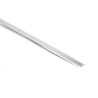 Baguette chromée au-dessus de la plaque d'immatriculation (Sedan, inox) photo 3