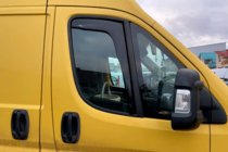Peugeot Boxer 2006-2025 Déflecteurs de vitre à encastrer (2 pcs, HIC) photo 1