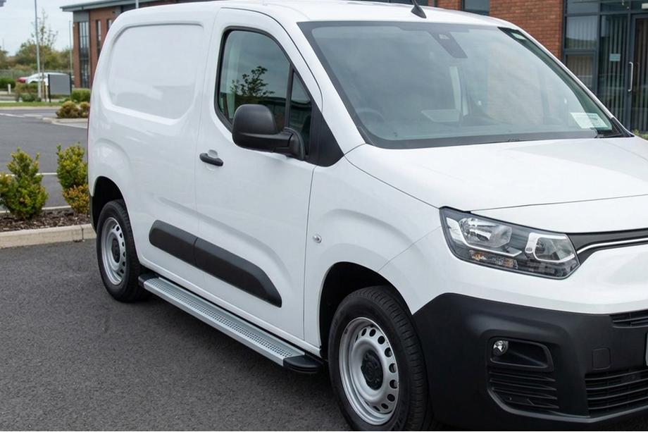 Opel Combo 2019- Marchepieds Latéraux Maya V2 (2 pcs, Aluminium) Image