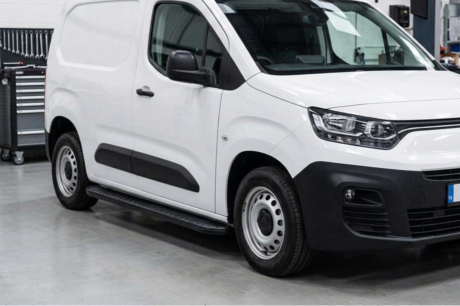 Opel Combo 2019- Marchepieds Latéraux Bosphorus Black (2 pcs, Aluminium) Image