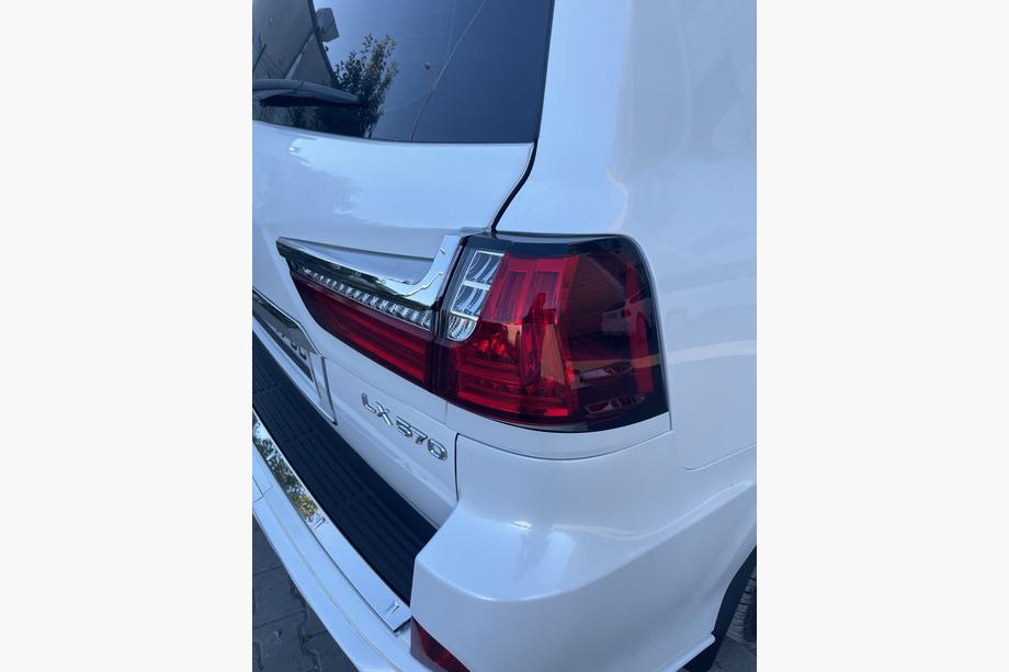 Lexus LX570/450d 2008-2022 Kit de conversion facelift du modèle 2008-2016 vers TRD Superior (2016-2020) Photo 7