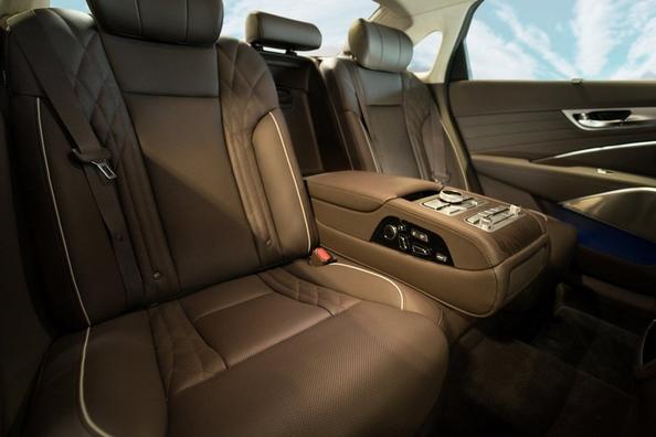 La deuxième génération de l’exécutif de la berline KIA K900 Photo 10
