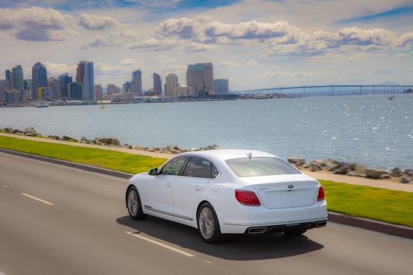La deuxième génération de l’exécutif de la berline KIA K900 Photo 5