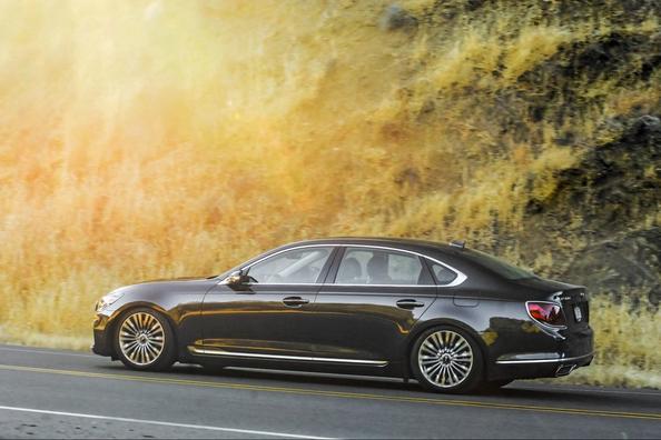 La deuxième génération de l’exécutif de la berline KIA K900 Photo 15