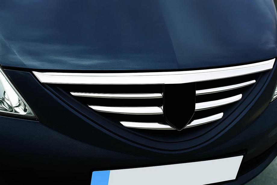 Dacia Logan MCV 2004-2014 Couvre-calandre avant 2004-2008 (acier inoxydable) Carmos - Acier Inoxydable Turc Image