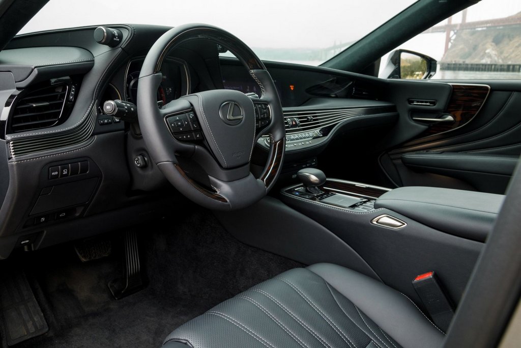 Un grand berline de luxe Lexus LS 500