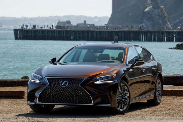 Un grand berline de luxe Lexus LS 500