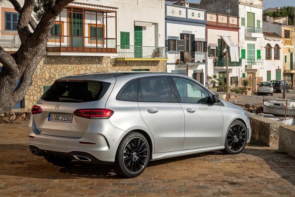 Fourgon sous-compact de la troisième génération de Mercedes-Benz Classe B Photo 12