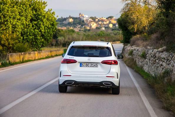 Fourgon sous-compact de la troisième génération de Mercedes-Benz Classe B Photo 16