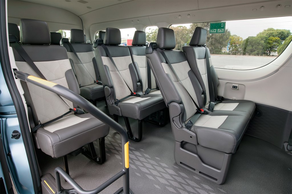 Lexamen dun minibus Toyota Hiace de la nouvelle génération