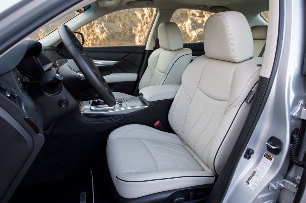 Examen de la prime de la berline Infiniti Q70