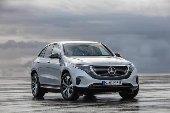 Électrique à quatre roues motrices crossover Mercedes-Benz EQC