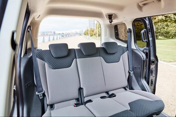 Présentation compacte mini-fourgonnette Ford Tourneo Courier Photo 8