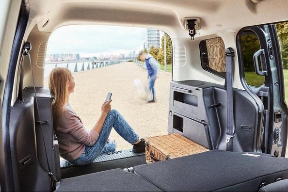 Présentation compacte mini-fourgonnette Ford Tourneo Courier Photo 7