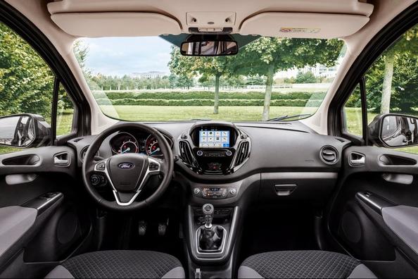 Présentation compacte mini-fourgonnette Ford Tourneo Courier Photo 6