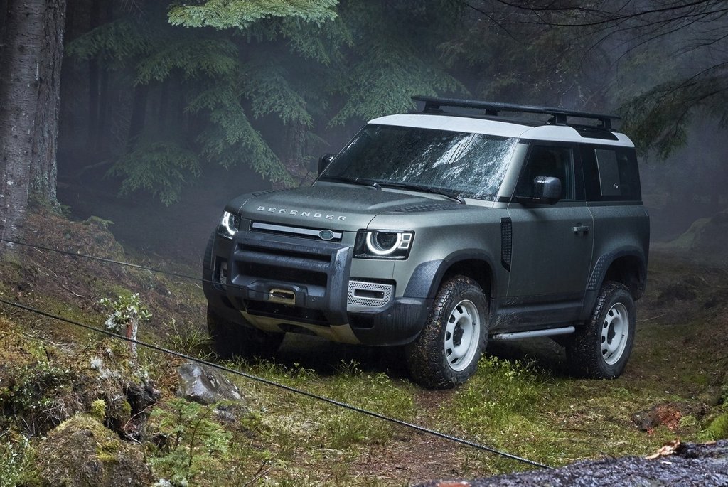 La prime à trois portes suv Land Rover Defender 90