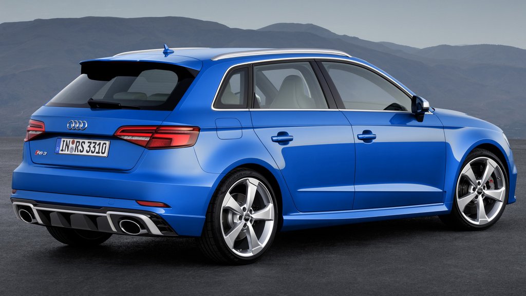 Parcourir une à quatre roues motrices berline Audi RS3 Sportback