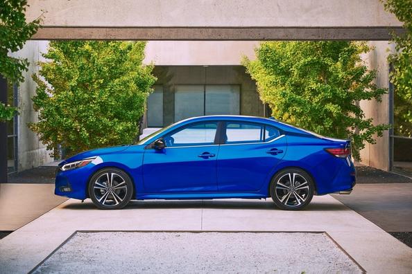 Présentation de la berline Nissan Sentra 2020 année de modèle Photo 5