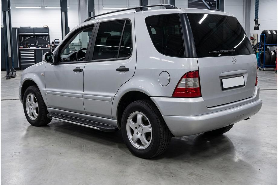Mercedes ML W163 1997-2005 Marchepieds latéraux Bosphorus Grey (2 pcs, aluminium) Image