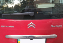 Citroen Berlingo 2008-2018 Baguette chromée au-dessus de la plaque d'immatriculation (inox) photo 1