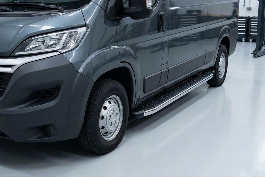 Fiat Ducato 2006-2025 Marchepieds Latéraux BlackLine (2 pcs, Aluminium) Image