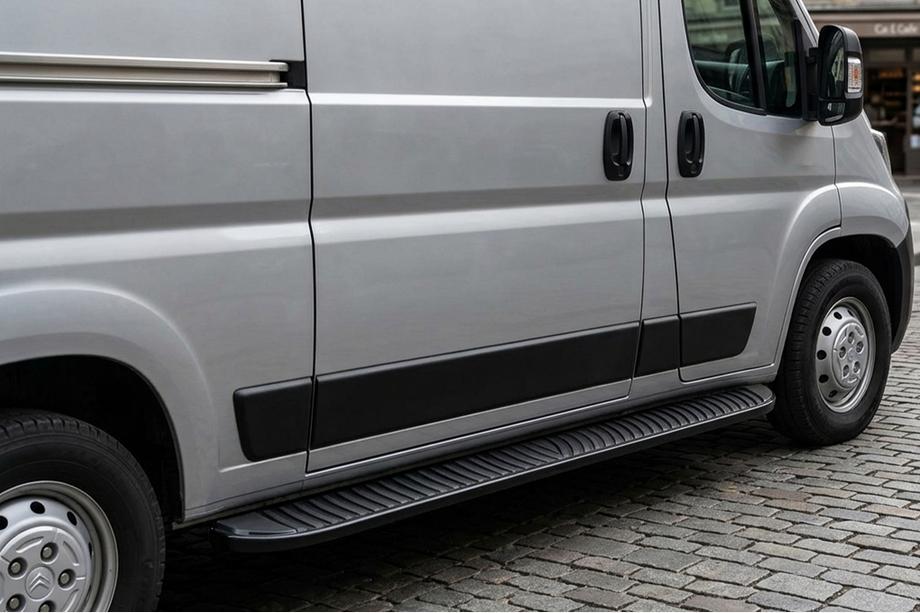 Fiat Ducato 2006-2025 Marchepieds Latéraux Tayga Black (2 pcs, Aluminium) Image