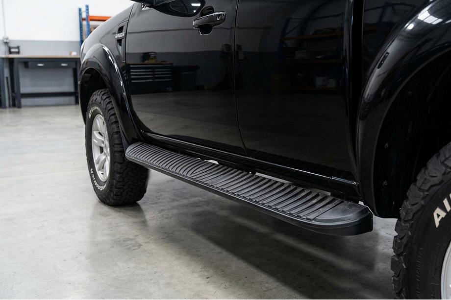 Ford Ranger 2007-2011 Marchepieds Latéraux Tayga Black (2 pcs, Aluminium) Image