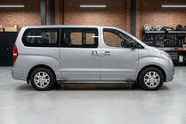 Hyundai H300, H1, Starex 2008-2020 Marchepieds Latéraux New Vision Black (2 pcs, Aluminium) photo 1