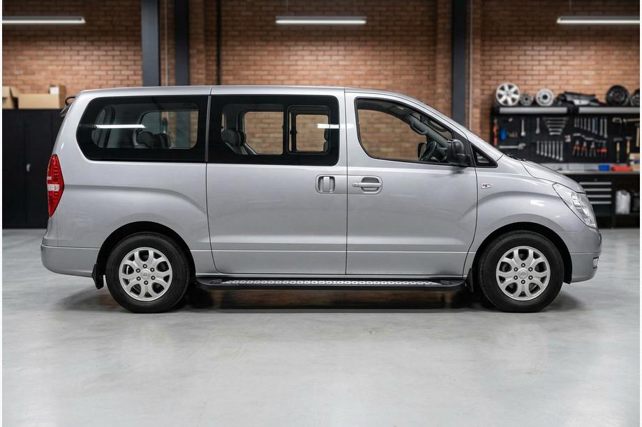 Hyundai H300, H1, Starex 2008-2020 Marchepieds Latéraux New Vision Black (2 pcs, Aluminium) Image