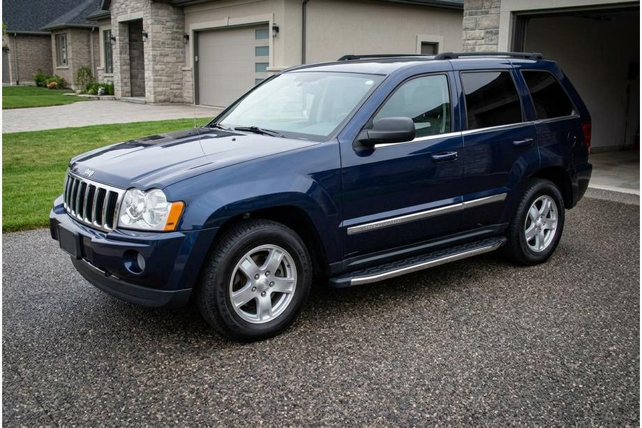 Jeep Grand Cherokee WK 2004-2010 Marchepieds Latéraux BlackLine (2 pcs, Aluminium) Photo 1