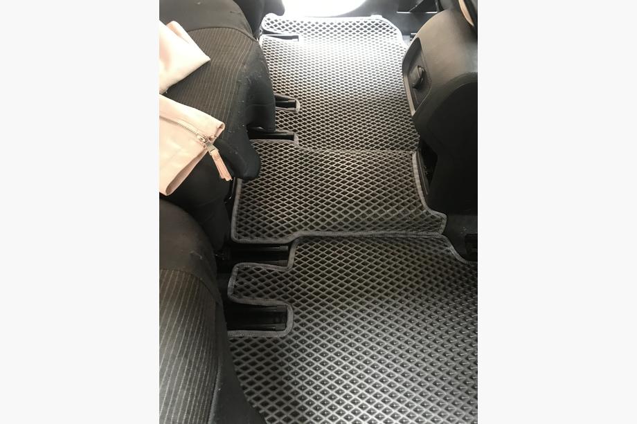 Volkswagen Sharan 2010-2023 Tapis de sol en polyuréthane (2e rangée, EVA, noir) Photo 4