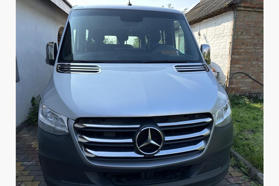 Mercedes Sprinter W907/W910 2018- Couvre-calandre chromés (modèle large, 6 pièces) Image