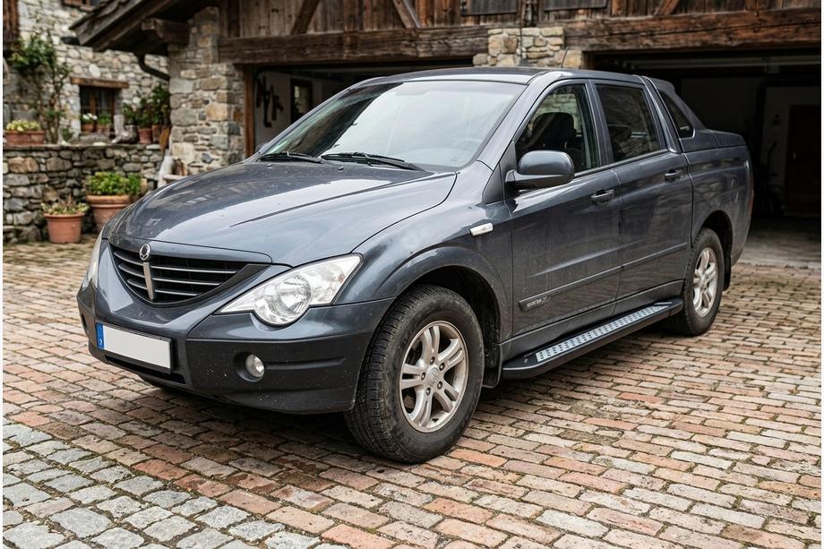 SsangYong Action 2005-2018 Marchepieds Latéraux New Vision Black (2 pcs, Aluminium) Image
