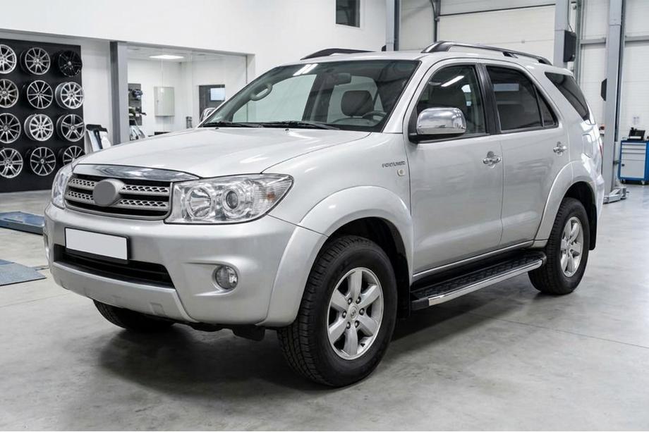 Toyota Fortuner 2006-2015 Marchepieds Latéraux BlackLine (2 pcs, Aluminium) Image