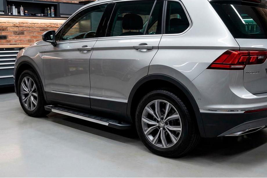 Volkswagen Tiguan 2016-2023 Marchepieds Latéraux RedLine V1 (2 pcs, Aluminium) Image