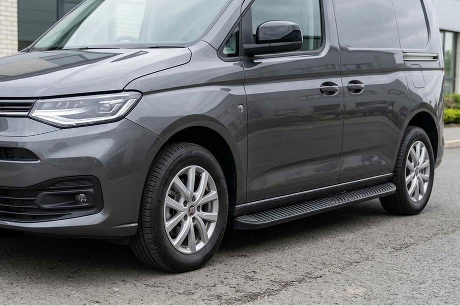 Opel Combo 2019- Marchepieds Latéraux Tayga Black (2 pcs, Aluminium) Image