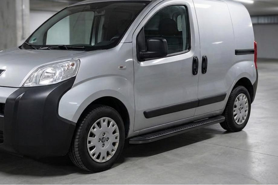 Peugeot Bipper 2008-2017 Marchepieds Latéraux Tayga Black (2 pcs, Aluminium) Image