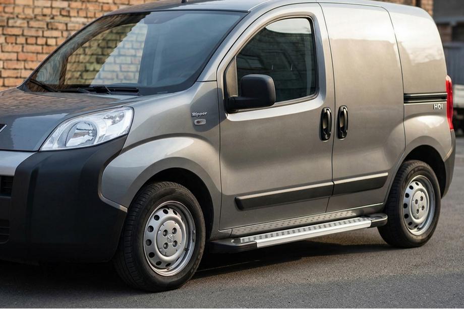 Peugeot Bipper 2008-2017 Marchepieds Latéraux New Vision Grey (2 pcs, Aluminium) Image