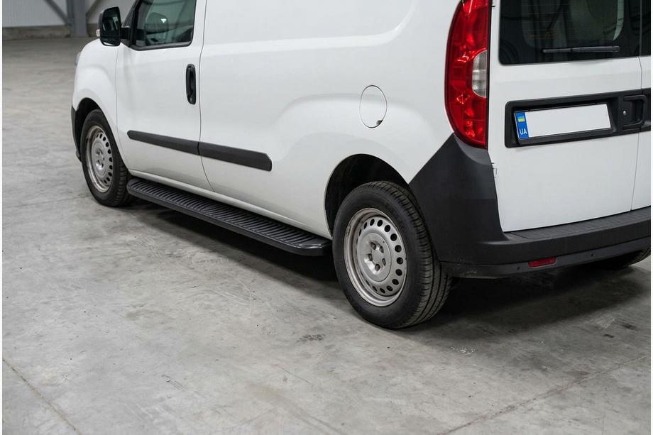 Opel Combo 2012-2018 Marchepieds Latéraux Tayga Black (2 pcs, Aluminium) Image