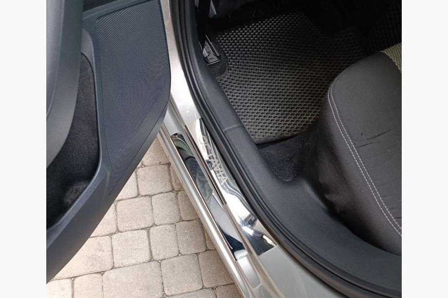 Skoda Octavia III A7 2013-2019 Seuils de porte Carmos V1 (8 pcs, inox) Photo 9