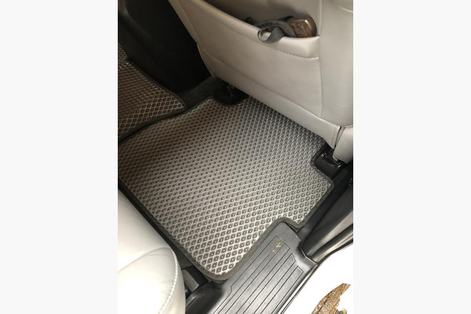 Toyota Sequoia 2007-2022 Tapis de sol en polyuréthane 3 rangées (EVA, noir) Rang du milieu - Accoudoir Photo 10