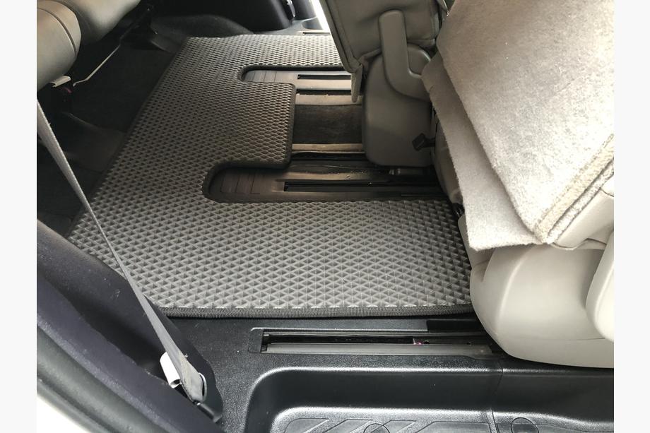 Toyota Sequoia 2007-2022 Tapis de sol en polyuréthane 3 rangées (EVA, noir) Rang du milieu - Accoudoir Photo 20