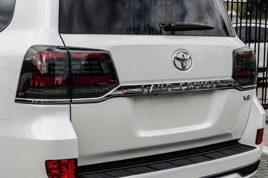 Toyota Land Cruiser 200 2007-2021 Feux Arrière 2016-2021 (Sequential Red) Image