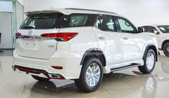 Toyota Fortuner 2015- Kit carrosserie Lexus-TRD V2 (pour 2015-2020) photo 5