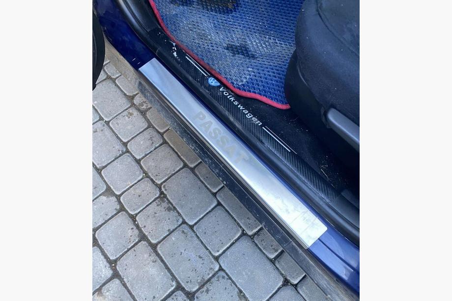 Volkswagen Passat B5 1997-2005 Seuils de porte Carmos (4 pcs, inox) Image