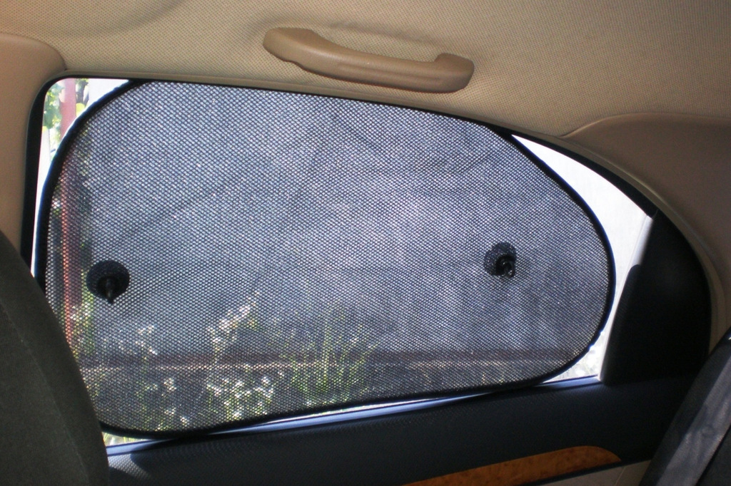 Rideaux de voiture avec ventouses et leurs caractéristiques