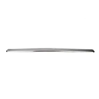 Baguette chromée au-dessus de la plaque d'immatriculation (inox) photo 2